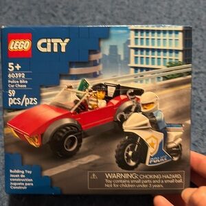 LEGO City Police Bike Car Chase 60392 Toy with Vehicle Motorbike. NEW